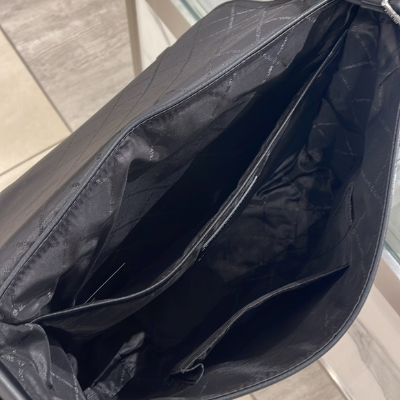 MICHAEL KORS
Cooper Messenger Bag
Black
 NWT - Picture 12 of 16